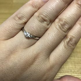 【MAYFAIR(メイフェア)】の口コミ 既製品を購入するつもりで来店しましたが、ダイヤから選びましょうと声をか...