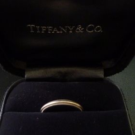 【ティファニー(Tiffany & Co.)の口コミ】 シンプルなリングではなく、少しデザイン性があるものを探していました。
…
