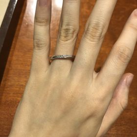 【TRECENTI(トレセンテ)の口コミ】 断面が楕円のリングで、指との接地面が小さくつけ心地がすごく良かったで…