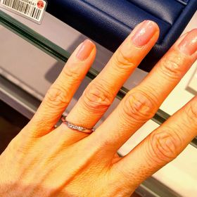 【銀座ダイヤモンドシライシの口コミ】 メレダイヤが半埋め込みになっていて、他の指輪よりキラキラと輝きが素敵…