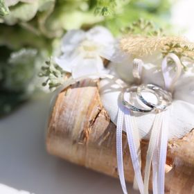 【e.m.の口コミ】 素材はプラチナと決めていたので、ノーマルなデザインよりは、少し変わっ…