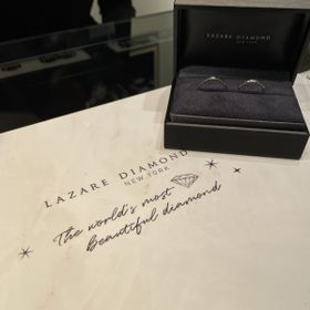 【ラザール ダイヤモンド(LAZARE DIAMOND)の口コミ】 程よい太さであり、つけ心地がとても素晴らしく、またデザインもシンプル…