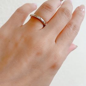 【GALA JEWELRY(ガラジュエリー)の口コミ】 結婚指輪は普段から付けれるように、シンプルでスッキリしたデザインをさ…