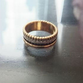 【ブシュロン(BOUCHERON)の口コミ】 ブシュロンの定番デザインで、存在感があり、ちょっと人とは違うデザイン…