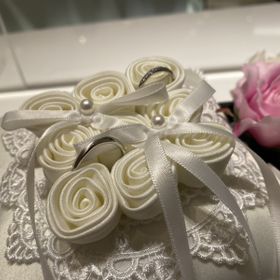 【4℃ BRIDAL(ヨンドシーブライダル)の口コミ】 3店舗ほど試着・見学し、指輪のつけ心地とデザイン、お店の方の接客の丁寧…