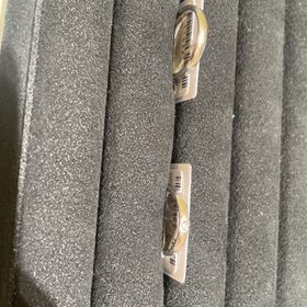 【TRECENTI(トレセンテ)の口コミ】 指輪のデザインは王道デザインです。
丸みを帯びたデザインであるため、つ…