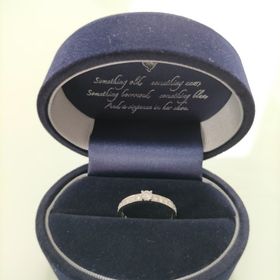 【Something Blue(サムシングブルー)の口コミ】 デザインがシンプルなのと、彼女がフルエンゲージリングが欲しいと言われ…