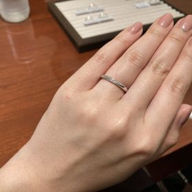 【TRECENTI(トレセンテ)の口コミ】 ダイヤが上品に輝き、また斜めにダイヤが入っているデザインなので手が細…