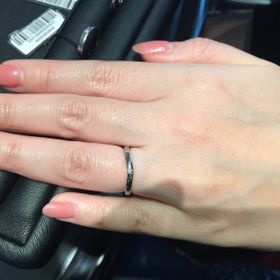【エクセルコダイヤモンド(EXELCO DIAMOND)の口コミ】 なるべくシンプルなデザインで指が綺麗に見える指輪を探していたところ、…