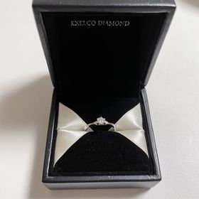 【エクセルコダイヤモンド(EXELCO DIAMOND)の口コミ】 憧れの婚約指輪メレ！センターダイヤに華やかな雰囲気のメレダイヤ！ティ…