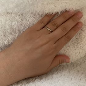 【4℃ BRIDAL(ヨンドシーブライダル)の口コミ】 以前から細身のウェーブがかったデザインがかわいいと思ってました。あと…