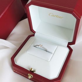 【カルティエ(Cartier)の口コミ】 ダイヤの存在感も指輪全体のキラキラ感も欲しかったので、こちらを選びま…