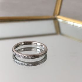 【銀座ダイヤモンドシライシの口コミ】 ストレートラインのシンプルで華やかな指輪を探していたところ、銀座本店…