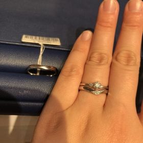 【銀座ダイヤモンドシライシの口コミ】 デザインと付け心地が気に入りました。私のものはすぐに決まったのですが…