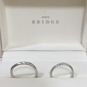 【BRIDGE(ブリッジ)の口コミ】 結婚指輪は普段から着けるリングとなるので、とても迷いましたが、お店の…