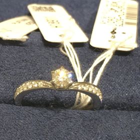 【4℃ BRIDAL(ヨンドシーブライダル)の口コミ】 なんといってもリーズナブルな点が1番魅力的でした！
指輪自体は低価格に…