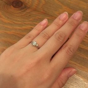 【宝寿堂(ほうじゅどう)の口コミ】 手の小さい私にはウェーブラインが合うと言ってくださったこと。
石が大き…