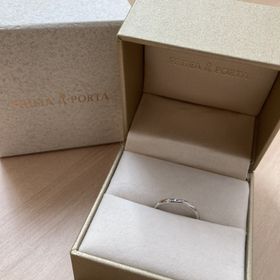 【PRIMA PORTA(プリマポルタ)の口コミ】 短くコンプレックスだった自分の指。いろんな指輪をつけさせて頂いた中で…