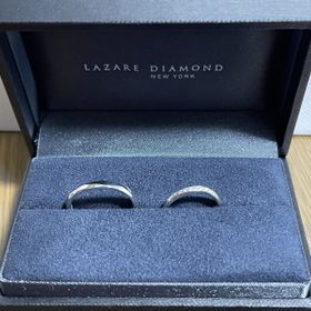 【ラザール ダイヤモンド(LAZARE DIAMOND)の口コミ】 最初はストレートで探していました。店舗でこの指輪を見せていただいた時…