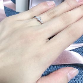 【アイプリモ(I-PRIMO)の口コミ】 婚約指輪っぽいデザインが良かったのですが、一粒石のでサインではないも…