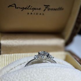 【アンジェリックフォセッテ(Angelique Fossette)の口コミ】 割とたくさんのお店を回りましたが、価格×ダイヤの質はアンジェリッ…