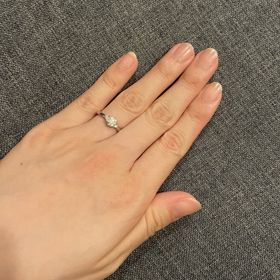 【宝寿堂(ほうじゅどう)の口コミ】 指に馴染むデザインと、綺麗なダイヤがお気に入りです。0.4ct以上でカラー…