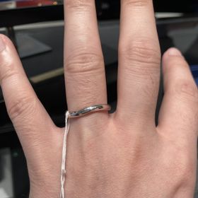 【銀座ダイヤモンドシライシの口コミ】 つけ心地、値段などをトータル的に判断しました。
シンプルですが、形など…