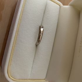 【Honey Bride(ハニーブライド)の口コミ】 なかなか見ない色味で、つけてみた時に光に反射して、また色味が変わるの…