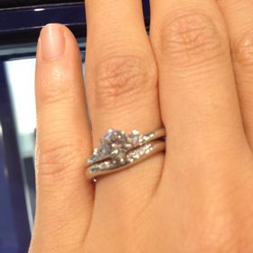 【ラザール ダイヤモンド(LAZARE DIAMOND)の口コミ】 何よりも妻が気に入ったことが決め手です。
他にもティファニーやカルティ…