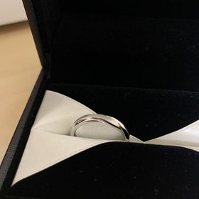 【エクセルコダイヤモンド(EXELCO DIAMOND)の口コミ】 デザインについてストレートのものでかつ、動きのあるものを選びました。…