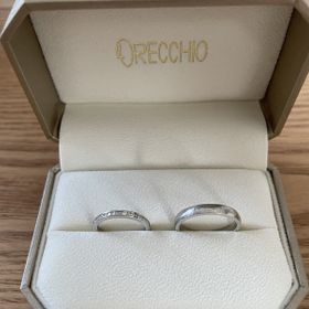 【ORECCHIO(オレッキオ)の口コミ】 肌馴染みの良いゴールドを婚約指輪として選択しました。エメラルドカット…