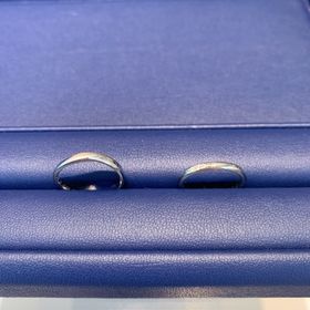 【銀座ダイヤモンドシライシの口コミ】 形はストレートタイプかV字で悩んでいましたが、ストレートの方が指馴染み…