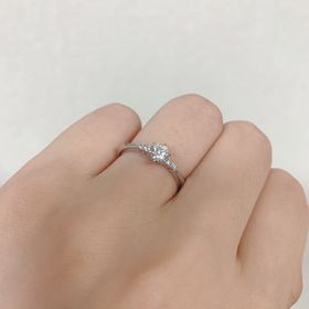 【アイプリモ(I-PRIMO)の口コミ】 ダイヤの大きさも、目立ちすぎず、普段使いが可能な点です。
決め手として…