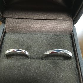 【CHER LUV(シェールラブ)の口コミ】 夫婦共に普段あまり指輪等のアクセサリーを着ける習慣がなかったので、出…