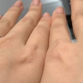 【ラザール ダイヤモンド(LAZARE DIAMOND)の口コミ】 プラチナ素材で丈夫なのに横顔が繊細な流れる様なデザインでとっても可愛…