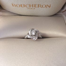 【ブシュロン(BOUCHERON)の口コミ】 一粒ダイヤだとどこのブランドのものでも同じように見えてしまって、デザ…