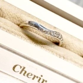 【Mariage ent(マリアージュエント)の口コミ】 素材はプラチナですが、イエローゴールドとピンクゴールドも選べます。か…