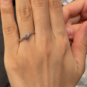 【BIJOUPIKO(ビジュピコ)の口コミ】 アシンメトリーなデザインが好みなので、惹かれました。
アーム部分がひね…