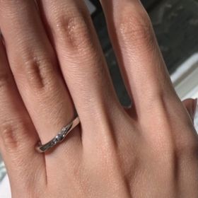 【アイプリモ(I-PRIMO)の口コミ】 ウェーブのデザインが指を細く長く美しく見せてくれます。センターにあし…