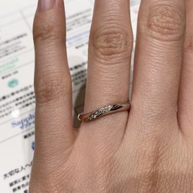 【アイプリモ(I-PRIMO)の口コミ】 ダイヤモンドの部分が指を動かす度にキラキラ輝き、天の川のように流れる…