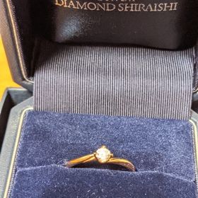 【銀座ダイヤモンドシライシの口コミ】 [リングについて]
・4本ツメである。(4本ツメがダイヤモンドの輝きをより…
