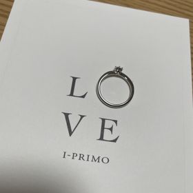 【アイプリモ(I-PRIMO)の口コミ】 シンプルだけど、ダイヤモンドを支える土台を横から見ると、隙間がハート…