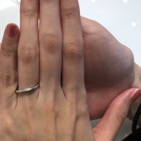 【ROYAL ASSCHER(ロイヤル・アッシャー)の口コミ】 土目が光を反射して、ダイヤがないところもキラキラと輝きます。他ブラン…