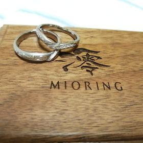 【MIORING(ミオリング)の口コミ】 自分ではこの指輪のデザインがすごく良くて素材も私が好きなプラチナなの…
