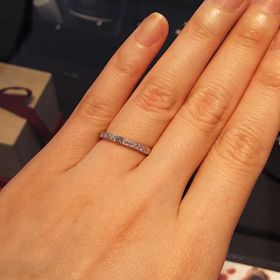 【エクセルコダイヤモンド(EXELCO DIAMOND)の口コミ】 ミル打ちのデザインが好きなので、手打ちのミルがとても素敵だったこと。
…