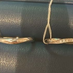 【銀座ダイヤモンドシライシの口コミ】 斜めにダイヤが入った動きのあるデザインの指輪を何店舗か比較し、こちら…