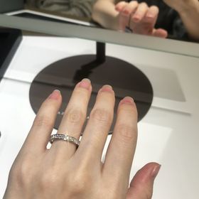 【ラザール ダイヤモンド(LAZARE DIAMOND)の口コミ】 アプローズは真ん中のみが大きくて華やか、かつ、レールが太めで普段使い…