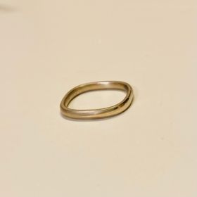 【mina.jewelry(ミナジュエリー)の口コミ】 マット系で、シンプルな指輪を探していて、インスタグラムの広告で見つけ…