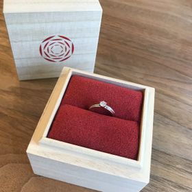 【出雲結(いずもゆい)の口コミ】 まずSNSで指輪を見て様々なデザインのものがある中でいくつか気になったデ…