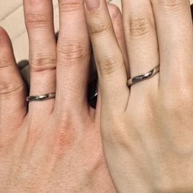 【TRECENTI(トレセンテ)の口コミ】 夫婦で全く同じリングを探してるいました。こちらは、太さが男女で若干違…